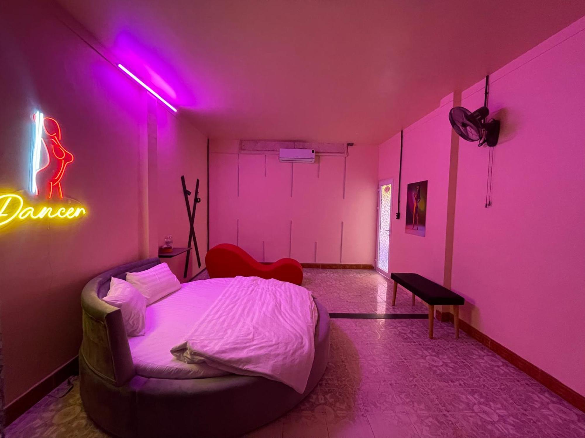 Couple Hotel - Khach San Tinh Yeu Buon Ko Sir Exterior foto